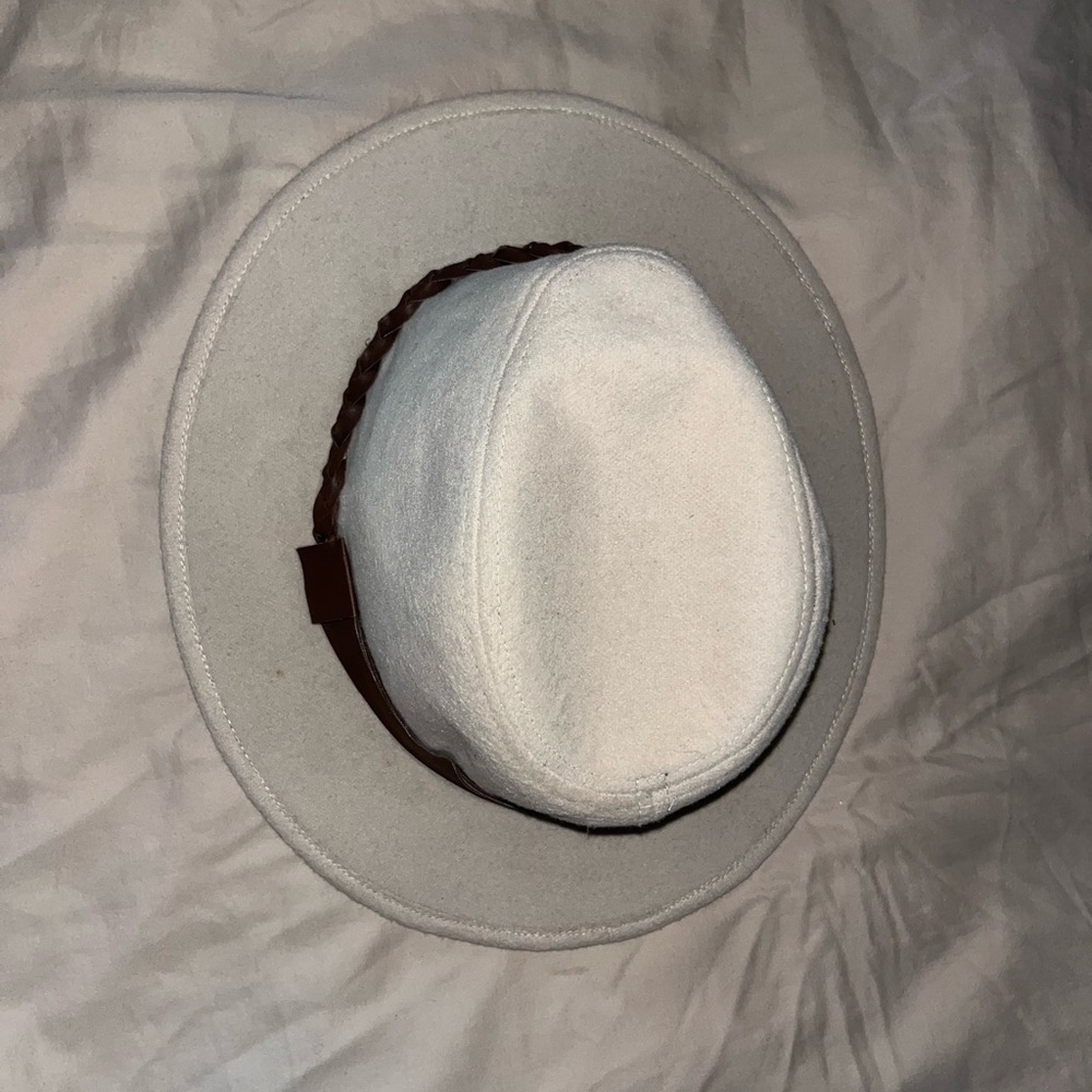 white guess womens hat